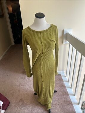 T.La Olive Ribbed Long-Sleeve Midi Dress